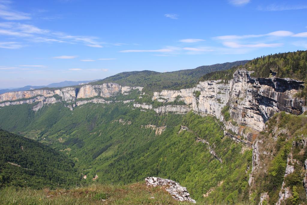 Roulottes Au Pied Du Vercors Saint Jean en Royans Bagian luar foto