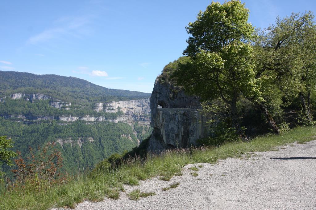 Roulottes Au Pied Du Vercors Saint Jean en Royans Bagian luar foto